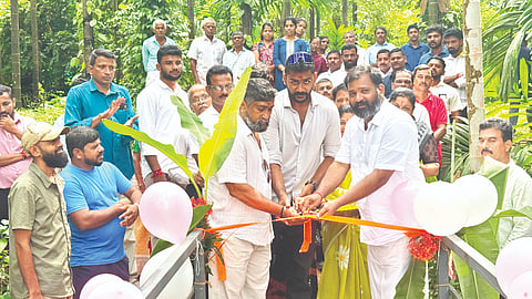 ಬಸ್ರಿಬೇರುವಿನಲ್ಲಿ ನಿರ್ಮಾಣಗೊಂಡ ನೂತನ ಕಾಲುಸಂಕವನ್ನು ಉದ್ಘಾಟಿಸಲಾಯಿತು. ಪ್ರಮುಖರಾದ ಗುರುರಾಜ್ ಗಂಟಿಹೊಳೆ, ಕ್ಯಾಪ್ಟನ್ ರಮೇಶ್ ಅರುಣಾಚಲಂ, ಚತುರ್ ರಮೇಶ್ ಅರುಣಾಚಲಂ ಮೊದಲಾದವರಿದ್ದರು.