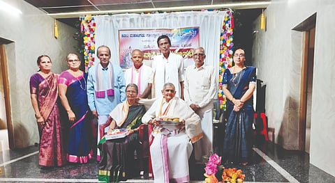  ಸಾಲಿಗ್ರಾಮ ಕೂಟ ಮಹಾ ಜಗತ್ತು ಕಿರಿಮಂಜೇಶ್ವರ ಘಟಕದ ಮಹಾಸಭೆಯಲ್ಲಿ ನಿಕಟಪೂರ್ವಾಧ್ಯಕ್ಷ ಗಣೇಶ ಮಯ್ಯ ಬಿ.ಸಿ. ದಂಪತಿಯನ್ನು ಸನ್ಮಾನಿಸಲಾಯಿತು. ಪ್ರಮುಖರಾದ ಗಣೇಶ ಮಧ್ಯಸ್ಥ, ಚಂದ್ರಶೇಖರ ನಾವಡ, ವಾಸುದೇವ ನಾವಡ ಮೊದಲಾದವರಿದ್ದರು.
