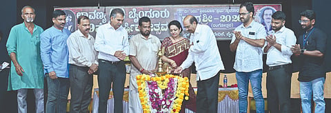 ಬೈಂದೂರು ಲಾವಣ್ಯದ 49ನೇ ವಾರ್ಷಿಕೋತ್ಸವ ಹಾಗೂ ರಂಗಶ್ರೀ ರಂಗ ಹಬ್ಬವನ್ನು ರಾಯಚೂರು ಉದ್ಯಮಿ ಉಪ್ಪುಂದ ರಾಮಚಂದ್ರ ಪ್ರಭು ಉದ್ಘಾಟಿಸಿದರು. ಲಾವಣ್ಯ ಅಧ್ಯಕ್ಷ ನರಸಿಂಹ ಬಿ.ನಾಯಕ್, ಎಸ್.ಪ್ರಕಾಶ್ಚಂದ್ರ ಶೆಟ್ಟಿ, ಯು.ದಿನೇಶ ಪ್ರಭು, ಶಿರೂರು ಪ್ರಸಾದ ಪ್ರಭು, ಡಾ.ಪ್ರತಿಭಾ ರೈ ಇದ್ದರು.
