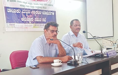 ಬೈಂದೂರು ತಾಪಂ ಸಭಾಂಗಣದಲ್ಲಿ ಗುರುವಾರ ಗ್ಯಾರಂಟಿ ಅನುಷ್ಠಾನ ಯೋಜನೆಯ ಪ್ರಗತಿ ಪರಿಶೀಲನಾ ಸಭೆ ನಡೆಯಿತು. ಅಧ್ಯಕ್ಷ ಮೋಹನ ಪೂಜಾರಿ, ತಾಪಂ ಸಿಇಒ ರಾಮದಾಸ ಇದ್ದರು.  