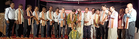 ರಂಗಸ್ಥಳ ಉಪ್ಪುಂದದ 17ನೇ ವಾರ್ಷಿಕೋತ್ಸವ ಹಾಗೂ ಮಕ್ಕಳ ರಂಗ ತರಬೇತಿ ಶಿಬಿರದಲ್ಲಿ ರೂಪುಗೊಂಡ ನಾಟಕ ಪ್ರದರ್ಶನವನ್ನು ಸಂವೇದನಾ ಪ್ರಥಮ ದರ್ಜೆ ಕಾಲೇಜಿನ ಪ್ರಾಂಶುಪಾಲ ಡಾ.ಸುಬ್ರಹ್ಮಣ್ಯ ಭಟ್ ಉದ್ಘಾಟಿಸಿದರು. ರಂಗಸ್ಥಳ ಅಧ್ಯಕ್ಷ ಯು.ರಾಜಾರಾಮ ಭಟ್ ಇದ್ದರು.