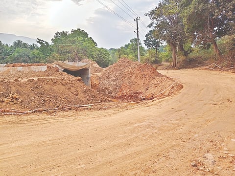  ಕೊಲ್ಲೂರು- ರಾಣೆಬೆನ್ನೂರು ಎನ್‌ಎಚ್ 766ರಲ್ಲಿ ಸಣ್ಣ ಸೇತುವೆ ನಿರ್ವಾಣ ಕಾಮಗಾರಿ ನಡೆಯುತ್ತಿರುವುದು.