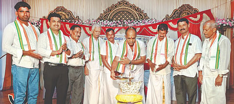 ಉಪ್ಪುಂದ ಶ್ರೀ ದುರ್ಗಾಪರಮೇಶ್ವರೀ ಯಕ್ಷಕಲಾ ಟ್ರಸ್ಟ್‌ನ ದಶವಾನೋತ್ಸವ ಸವಾರಂಭವನ್ನು ಡಾ.ಅಶೋಕ ಶೆಟ್ಟಿ ಉದ್ಘಾಟಿಸಿದರು.