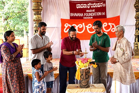 ಉಡುಪಿಯ ಹಾವಂಜೆಯಲ್ಲಿ ಆಯೋಜಿಸಿದ್ದ 'ಬಾಲ ಲೀಲಾ' ಚಿಣ್ಣರ ಬೇಸಿಗೆ ಶಿಬಿರವನ್ನು ಅರವಿಂದ ಕುಡ್ಲ ಉದ್ಘಾಟಿಸಿದರು. ಗಣೇಶ್​ ಉರಾಳ, ಹಾವಂಜೆ ಮಂಜುನಾಥ್​ ರಾವ್​, ವಿಶುರಾವ್​ ಹಾವಂಜೆ, ವಿದುಷಿ ಅಕ್ಷತಾ ವಿಶು ರಾವ್​, ಡಾ. ಜನಾರ್ದನ್​ ರಾವ್​ ಹಾವಂಜೆ ಇದ್ದರು.