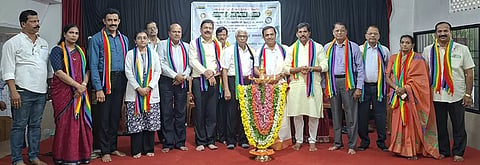 ಉಡುಪಿಯಲ್ಲಿ ಆಯೋಜಿಸಿದ್ದ ಆರೋಗ್ಯ ತಪಾಸಣಾ ಉಚಿತ ಶಿಬಿರವನ್ನು ನಾಗೇಶ್​ ಹೆಗ್ಡೆ ಉದ್ಘಾಟಿಸಿದರು. ಜಯಕರ್​ ಶೆಟ್ಟಿ ಇಂದ್ರಾಳಿ, ಡಾ.ಮೇಘನಾ, ಶಾಂತಾರಾಮ್​ ಶೆಟ್ಟಿ, ಸುರೇಶ್​ ಶೆಟ್ಟಿ, ಅನೂಷಾ ಕೋಟ್ಯಾನ್​, ಪುರುಷೋತ್ತಮ ಪಿ. ಶೆಟ್ಟಿ, ಜಾರ್ಜ್​ ಸಾಮ್ಯುವೆಲ್​, ಜಯಾ ಶೆಟ್ಟಿ, ಪ್ರವೀಣ್​ ಕುಮಾರ್​ ಇತರರಿದ್ದರು.