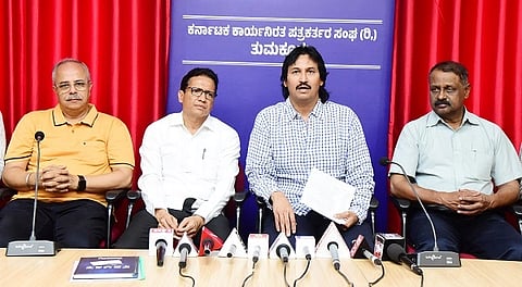 ಕರ್ನಾಟಕ ರಾಜ್ಯ Ranking ಬ್ಯಾಡ್ಮಿಂಟನ್​ ಟೂರ್ನಿ ಬಗ್ಗೆ ಕೆಬಿಎ ಅಧ್ಯಕ್ಷ ಕುಮಾರ್​ ಬಂಗಾರಪ್ಪ ಸುದ್ದಿಗೋಷ್ಠಿಯಲ್ಲಿ ಮಾಹಿತಿ ನೀಡಿದರು. ಜಿ.ಬಿ.ಜ್ಯೋತಿಗಣೇಶ್​, ಪಿ.ಪ್ರವಿಣ್​,  ಮುರಳಿ ಮತ್ತಿತರರು ಇದ್ದರು. 