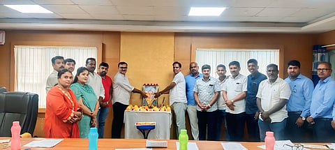 ಮಂಡ್ಯ ನಗರದ ದಿ ರೈಲ್ವೆ ಕೋ ಆಪರೇಟಿವ್ ಬ್ಯಾಂಕ್‌ನಲ್ಲಿ ಸಹಕಾರ ಪಿತಾಮಹ ಸಿದ್ದನಗೌಡ ಸಣ್ಣರಾಮನಗೌಡ ಪಾಟೀಲರ ಜಯಂತಿ ಆಚರಿಸಲಾಯಿತು.