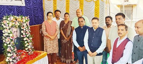 ಮಂಡ್ಯ ನಗರದ ವಕೀಲರ ಸಂಘದ ಆವರಣದಲ್ಲಿ ಸಂವಿಧಾನ ಶಿಲ್ಪಿ ಡಾ.ಬಿ.ಆರ್.ಅಂಬೇಡ್ಕರ್ ಅವರ 135 ನೇ ಜಯಂತ್ಯುತ್ಸವ ಆಚರಿಸಲಾಯಿತು. 