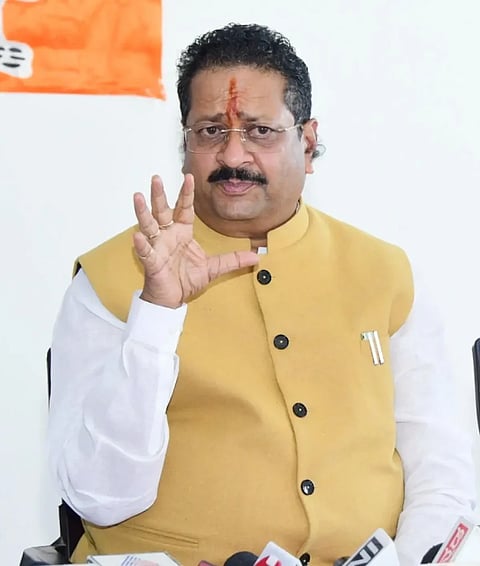 (government) ಸುದ್ದಿಗಾರರೊಂದಿಗೆ ಮಾತನಾಡಿದ  ಶಾಸಕ ಬಸನಗೌಡ ಪಾಟೀಲ ಯತ್ನಾಳ.