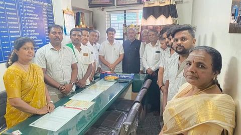 ಮಂಡ್ಯ ನಗರದ ಜಗಜ್ಯೋತಿ ಬಸವೇಶ್ವರ ಪತ್ತಿನ ಸೌಹಾರ್ದ ಸಹಕಾರಿ ಸಂಘದಲ್ಲಿ ಬಸವಣ್ಣನ ಜಯಂತಿ ಆಚರಿಸಲಾಯಿತು.