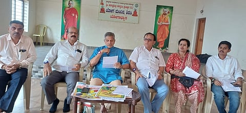 ಶಿರಸಿಯಲ್ಲಿ ಸುದ್ದಿಗೋಷ್ಠಿ ನಡೆಸಿದರು. 