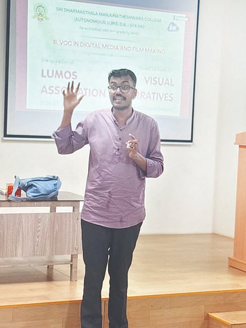 ಉಡುಪಿಯ ಕಂಡೀರಾ ಸಾಮಾಜಿಕ ಜಾಲತಾಣ ಪುಟದ ರೂವಾರಿ ಮಂಜುನಾಥ ಕಾಮತ್ ಮಾತನಾಡಿದರು.
