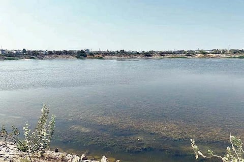 ಬಳ್ಳಾರಿ ಪ್ರವಾಸಿ ಕೆರೆಯ ನೋಟ.