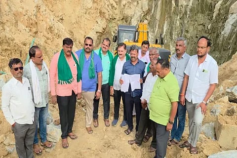 ಭದ್ರಾ ಜಲಾಶಯದ ಲಕ್ಕವಳ್ಳಿ ಭಾಗದಲ್ಲಿ ಇನ್‌ಟೇಕ್ ಜಾಕ್‌ವೆಲ್ ಮತ್ತು ಟ್ಯಾಂಕ್ ನಿರ್ಮಾಣಕ್ಕಾಗಿ ನಡೆಯುತ್ತಿರುವ ಕಾಮಗಾರಿಯನ್ನು  ಮಾಜಿ ಸಚಿವ ಎಂ.ಪಿ.ರೇಣುಕಾಚಾರ್ಯ ಪರಿಶೀಲಿಸಿದರು. ಬಸವರಾಜ್ ನಾಯಕ್, ಕೊಳನಳ್ಳಿ ಸತೀಶ್, ಲೋಕಿಕೆರೆ ನಾಗರಾಜ್, ಚಂದ್ರಶೇಖರ್ ಪೂಜಾರ್, ಕಡ್ಲೆಬಾಳ್ ಧನಂಜಯ್ ಇದ್ದರು.