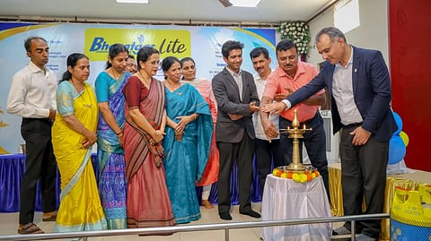 ಉಡುಪಿಯಲ್ಲಿ ಭಾರತ್​ ಪೆಟ್ರೋಲಿಯಂ ಕಾರ್ಪೊರೇಷನ್​ ಲಿಮಿಟೆಡ್​ನ ಮಂಗಳೂರು ಎಲ್​ಪಿಜಿ ಟೆರಿಟರಿ ವತಿಯಿಂದ ಆಯೋಜಿಸಿದ್ದ ಕಾರ್ಯಕ್ರಮವನ್ನು ಮಂಜುನಾಥ್​ ಶಂಕರಹಳ್ಳಿ ಉದ್ಘಾಟಿಸಿದರು. ಸಂದೀಪಕುಮಾರ್​ ರೈನಾ, ದರ್ಶಿತ್​ ಮಾಲ್ವಿಯಾ, ನಿರ್ಮಲಾ ಇನ್ನಿತರರು ಇದ್ದರು.