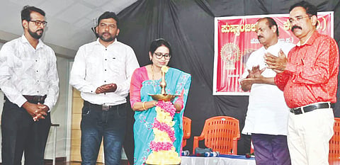 ಹೊನ್ನಾವರದಲ್ಲಿ ಪುಷ್ಪಾಂಜಲಿ ನಾಟ್ಯ ಕೇಂದ್ರ ಆಯೋಜಿಸಿದ್ದ ನೃತ್ಯೋತ್ಸವವನ್ನು(Bharatanatyam) ವೈದ್ಯೆ ಡಾ. ಮಂಜುಳಾ ಯುವರಾಜ ಉದ್ಘಾಟಿಸಿದರು.