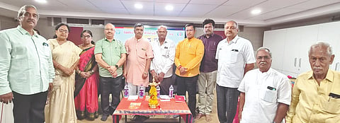 ಕಲಬುರಗಿಯಲ್ಲಿ ಮಂಗಳವಾರ ನಡೆದ ಸಹಕಾರ ಭಾರತಿ ಜಿಲ್ಲಾ ಅಭ್ಯಾಸ ವರ್ಗ ಕಾರ್ಯಕ್ರಮದಲ್ಲಿ ಸಾಣೂರು ನರಸಿಂಹ ಕಾಮತ್​, ಕೃಷ್ಣ ಜೋಶಿ, ಕೆ.ಬಿ.ಶಟಗಾರ, ಬಿ.ವಿ.ರವೀಂದ್ರನಾಥ, ರಾಜಕುಮಾರ ಮಾನ್ವಿ, ಸಂಜೀವ ಮಹಾಜನ್​ ಇತರರಿದ್ದರು.