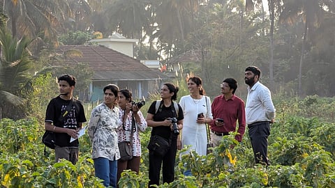 ಉಡುಪಿಯ ಪಿತ್ರೋಡಿ ಹಾಗೂ ಮಟ್ಟು ಪರಿಸರದಲ್ಲಿ ಪರಿಸರಾಕ್ತರಿಂದ ಹಕ್ಕಿಗಳ ವೀಕ್ಷಣೆ ಕಾರ್ಯಕ್ರಮ ನಡೆಯಿತು. ಡಾ. ಗಣೇಶ್​ ಪ್ರಸಾದ್​ ಜಿ. ನಾಯಕ್​, ಗಿರೀಶ್​ ಆಚಾರ್​, ಪ್ರತಿಮಾ ಆಚಾರ್​, ಮೇಧಾ ನಾಯಕ್​, ರಮ್ಯಾ ಕಾಮತ್​, ರಾಜಶ್ರೀ ಎಸ್​., ವೈಭವ್​ ಯಡಿಯಾಳ್​ ಇತರರಿದ್ದರು.