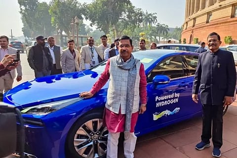 Hydrogen car | ಹೈಡ್ರೋಜನ್ ಕಾರಿನಲ್ಲಿ ಸಂಸತ್ ಭವನಕ್ಕೆ ಕೇಂದ್ರ ಪ್ರಹ್ಲಾದ್ ಜೋಶಿ
