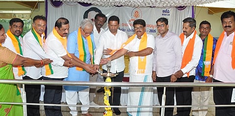 ಮಂಡ್ಯ ತಾಲೂಕು ಸಾತನೂರು ಗ್ರಾಮದ ಅಚೀವರ್ಸ್ ಇಂಟರ್ ನ್ಯಾಷನಲ್ ಸ್ಕೂಲ್ ಆವರಣದಲ್ಲಿ ಆಯೋಜಿಸಿದ್ದ ಕಾರ್ಯಕ್ರಮವನ್ನು ರಾಜಾಜಿನಗರ ಶಾಸಕ ಎಸ್.ಸುರೇಶ್‌ಕುಮಾರ್ ಉದ್ಘಾಟಿಸಿದರು.