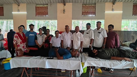 ನಿತ್ಯಾನಂದ ಕೆಮ್ಮಣ್ಣು ಅವರ ಪುಣ್ಯಸ್ಮರಣೆ ನಿಮಿತ್ತ ರಕ್ತದಾನ ಶಿಬಿರ ನಡೆಯಿತು. ದಿನಕರ್​ ಹೇರೂರು, ವೆರೋನಿಕಾ ಕರ್ನೇಲಿಯೋ, ರಘುರಾಮ್​ ಶೆಟ್ಟಿ. ಜನಾರ್ದನ್​ ತೋನ್ಸೆ, ರಾಘವೇಂದ್ರ ಶೆಟ್ಟಿ, ಕುಮಾರ್​ ಸುವರ್ಣ, ಪ್ರಖ್ಯಾತ ಶೆಟ್ಟಿ, ಆಶಾ ಚಂದ್ರಶೇಖರ್​, ಯಶೋದಾ ಇತರರಿದ್ದರು.