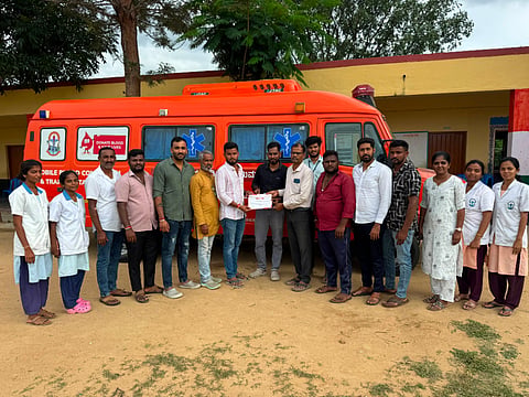 ಬಸರಾಳು ಗ್ರಾಮದಲ್ಲಿ ಆಯೋಜಿಸಿದ್ದ ಶಿಬಿರದಲ್ಲಿ ರಕ್ತವನ್ನು ಮಿಮ್ಸ್‌ಗೆ ಹಸ್ತಾಂತರ ಮಾಡಲಾಯಿತು.