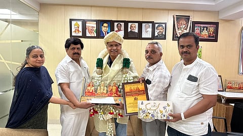 ಕರ್ನಾಟಕ ಬ್ರಾಹ್ಮಣ ಅಭಿವೃದ್ಧಿ ಮಂಡಳಿ ಏರ್ಪಡಿಸಿದ್ದ ಕಾರ್ಯಕ್ರಮದಲ್ಲಿ ಕ್ಯಾಪ್ಟನ್ ಗೋಪಿನಾಥ್ ಅವರನ್ನು ಸನ್ಮಾನಿಸಲಾಯಿತು. ಮಂಡಳಿ ಅಧ್ಯಕ್ಷ ಅಸಗೋಡು ಜಯಸಿಂಹ, ಎಂಡಿ ಕೆ.ದೀಪಶ್ರೀ ಮತ್ತಿತರರಿದ್ದರು. 