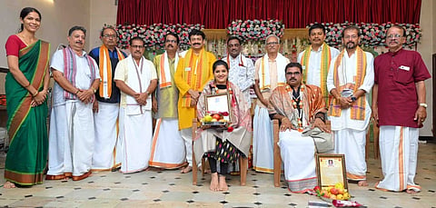 ಪುತ್ತೂರು ಬ್ರಾಹ್ಮಣ ಮಹಾಸಭಾದ ವಾರ್ಷಿಕೋತ್ಸವದಲ್ಲಿ ಪ್ರಮೋದ್​ ಮಂತ್ರಿ ಮತ್ತು ಆದ್ಯತಾ ಭಟ್​ ಅವರನ್ನು ಸನ್ಮಾನಿಸಲಾಯಿತು. ರಮೇಶ್​ ವೈದ್ಯ, ಪ್ರಕಾಶ್​ ಭಟ್​, ಸಂದೀಪ್​ ಮಂಜ, ಶ್ರೀಕಾಂತ್​ ಉಪಾಧ್ಯಾಯ, ಪಿ.ಕೃಷ್ಣಮೂರ್ತಿ ಭಟ್​, ರಾಮಚಂದ್ರರಾವ್​ ಕೆ.ಜಿ. ಸುಬ್ರಹ್ಮಣ್ಯ ಜೋಶಿ, ಚಂದ್ರಶೇಖರ್​ ಅಡಿಗ, ನಿರಂಜನ್​ ಭಟ್​ ಇದ್ದರು.