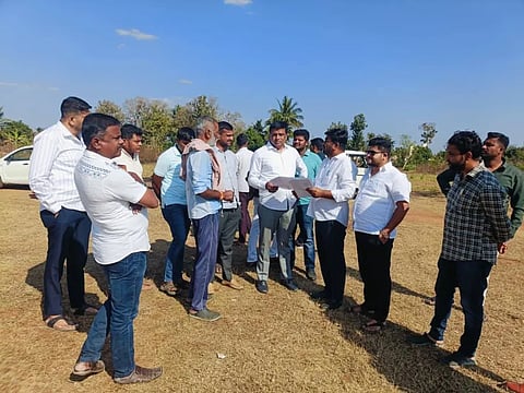 ಬೂದನೂರು ಉತ್ಸವದ ಅಂಗವಾಗಿ ಚಿಕ್ಕಮಂಡ್ಯ ಸಮೀಪ ನಡೆಯಲಿರುವ ಹೆಲಿಟೂರಿಸಂಗೆ ಹೆಲಿಪ್ಯಾಡ್ ನಿರ್ಮಾಣ ಕಾಮಗಾರಿಯನ್ನು ಶಾಸಕ ಪಿ.ರವಿಕುಮಾರ್ ಗಣಿಗ ಪರಿಶೀಲನೆ ನಡೆಸಿದರು.