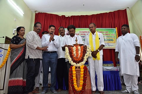 ಉಡುಪಿಯಲ್ಲಿ ಆಯೋಜಿಸಿದ್ದ ಗೌತಮ ಬುದ್ಧ ಜಯಂತಿಯನ್ನು ಎಂ.ಎ. ಗಫೂರ್​​ ಉದ್ಘಾಟಿಸಿದರು. ಅಬೀದ್​ ಗದ್ಯಾಳ, ಮಂಜುನಾಥ್​ ಪೂಜಾರಿ, ದಿನಕರ್​ ಹೇರೂರು, ಅಜೆಯ್​ಕುಮಾರ್​ ಎಸ್​., ನಾಗರಾಜ್​ ಜಿ.ಎಸ್​., ಪೂರ್ಣಿಮಾ, ರಮೇಶ್​ ರಘುರಾಂ ಇದ್ದರು.