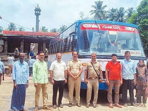 ಶಿರಸಿ ತಾಲೂಕಿನ ಬನವಾಸಿ ಮಧುಕೇಶ್ವರ ದೇವಾಲಯದವರೆಗೂ ಬಸ್​ ಸಂಚಾರದ ಸಂದರ್ಭ.