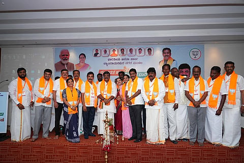 ಬ್ಯಾಟರಾಯನಪುರ ಬಿಜೆಪಿ ನಗರ ಮಂಡಲ ವತಿಯಿಂದ ಖಾಸಗಿ ಹೋಟೆಲ್ನಲ್ಲಿ ಆಯೋಜಿಸಿದ್ದ ಪಕ್ಷದ ಕಾರ್ಯಕಾರಿಣಿ ಸಭೆಯಲ್ಲಿ ರಾಜ್ಯ ಬಿಜೆಪಿ ಕಾರ್ಯದರ್ಶಿ ಎಚ್.ಸಿ.ತಮ್ಮೆಶ್‌ಗೌಡ, ಮುಖಂಡರಾದ ಎಸ್.ಹರೀಶ್, ವಿನಯ್ ಬಿದರಿ ಮತ್ತಿತರರು ಪಾಲ್ಗೊಂಡಿದ್ದರು. 