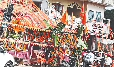 ಬೈಲುಕುಪ್ಪೆ ಗ್ರಾಮದಲ್ಲಿ ಗಣಪತಿ ದೇವಸ್ಥಾನದದ 16ನೇ ವಾರ್ಷಿಕೋತ್ಸವದ ಅಂಗವಾಗಿ ವಿಶೇಷ ಪೂಜೆ, ರಾಜಬೀದಿ ಉತ್ಸವ ನೆರವೇರಿತು. ನೂರಾರು ಭಕ್ತರು ಮತ್ತು ಟ್ರಸ್ಟ್ ಪದಾಧಿಕಾರಿಗಳು ಭಾಗವಹಿಸಿದ್ದರು. 