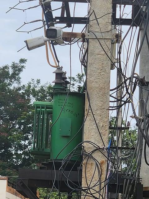 camera ಹುಬ್ಬಳ್ಳಿಯ ವಿಜಯ ನಗರ ಬಡಾವಣೆಯಲ್ಲಿನ ಸಿಸಿ ಕ್ಯಾಮೆರಾ.