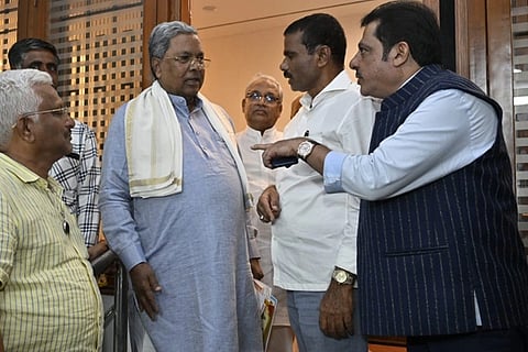 ದಾವಣಗೆರೆ ದಂಗಲ್: ಅಧಿಕಾರ ಹೋಗುವ ಭೀತಿ, ರಾತ್ರೋರಾತ್ರಿ ಸಿಎಂ ನಿವಾಸಕ್ಕೆ ದೌಡಾಯಿಸಿದ ಜಮೀರ್! CM Siddaramaiah 