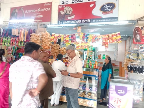 ಜಿಲ್ಲಾ ಲೋಕಾಯುಕ್ತ ಅಧೀಕ್ಷಕಿ ಸ್ನೇಹಾ ಮತ್ತು ಸಿಬ್ಬಂದಿ ಚನ್ನಪಟ್ಟಣದ ಸರ್ಕಾರಿ ಬಸ್ ನಿಲ್ದಾಣಕ್ಕೆ ತೆರಳಿ ಅನಿರೀಕ್ಷಿತ ತಪಾಸಣೆ ನಡೆಸಿದರು. 