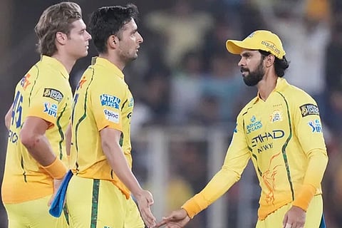 ಪ್ಲೇಆಫ್ ರೇಸ್‌ನಿಂದ ಹೊರಬಿದ್ದ ಬೆನ್ನಲ್ಲೇ ಇಡೀ ಸಿಎಸ್​ಕೆ ತಂಡಕ್ಕೆ ಶಾಕ್​ ಕೊಟ್ಟ ಐಪಿಎಲ್ ಗವರ್ನಿಂಗ್ ಕೌನ್ಸಿಲ್! CSK   