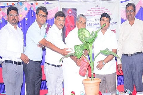  ಚಿತ್ತರಗಿ ಇಳಕಲ್ ಶ್ರೀ ವಿಜಯ ಮಹಂತೇಶ್ವರ ಸಂಸ್ಥಾನದ ಮಹಾಂತ ಶಿವಯೋಗಿಗಳ ಜನ್ಮದಿನದ ಅಂಗವಾಗಿ ಚಿತ್ರದುರ್ಗದಲ್ಲಿ ಶನಿವಾರ ಆಯೋಜಿಸಿದ್ದ ವ್ಯಸನಮುಕ್ತ ದಿನಾಚರಣೆಯನ್ನು ಜಿಲ್ಲಾ ಗ್ಯಾರಂಟಿ ಯೋಜನೆಗಳ ಅನುಷ್ಠಾನ ಪ್ರಾಽಕಾರದ ಅಧ್ಯಕ್ಷ ಆರ್. ಶಿವಣ್ಣ ಉದ್ಘಾಟಿಸಿದರು. ಡಿಎಚ್‌ಒ ಡಾ.ಎಂ.ಸಿ. ಸುನೀಲ್‌ಕುಮಾರ್, ಡಾ.ಆರ್. ಮಂಜುನಾಥ್, ಎಂ. ಜುಂಜಣ್ಣ, ಕೆ. ರಾಮಚಂದ್ರಪ್ಪ ಮತ್ತಿತರರು ಇದ್ದರು.