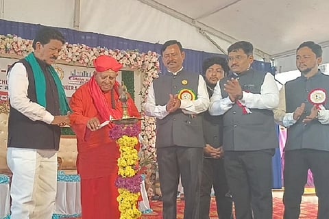 ಚಿತ್ರದುರ್ಗದಲ್ಲಿ ಸಿಡಿ ಪೇಸ್‌ನಿಂದ ಏರ್ಪಡಿಸಿದ್ದ ಕಟ್ಟಡ ನಿರ್ಮಾಣ ಸಾಮಗ್ರಿ ಪ್ರದರ್ಶನವನ್ನು ಡಾ. ಶ್ರೀ ಶಿವಮೂರ್ತಿ ಶಿವಾಚಾರ್ಯ ಸ್ವಾಮೀಜಿ ಉದ್ಘಾಟಿಸಿದರು. ಸಚಿವ ಟಿ. ರಘುಮೂರ್ತಿ, ಸಿ. ರವಿಕುಮಾರ್ ಇತರರರು ಇದ್ದರು.