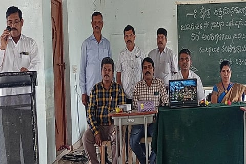 ಎಸ್ಸೆಸ್ಸೆಲ್ಸಿ -Àಲಿತಾಂಶ ಹೆಚ್ಚಳ ಸಂಬAಧ ನಿಧಾನಗತಿ ಕಲಿಕಾರ್ಥಿಗಳ ಶೇ.೫೦ ಅಂಕಗಳಿಕೆ ಉದ್ದೇಶದಿಂದ ಜಿಲ್ಲೆಯ ಸರ್ಕಾರಿ, ಅನುದಾನಿತ, ಅನುದಾನರಹಿತ ಪ್ರೌಢಶಾಲೆಗಳ ಕನ್ನಡ ಭಾಷಾ ಶಿಕ್ಷಕರಿಗೆ ನಗರದ ಚಿನ್ಮೂಲಾದ್ರಿ ಪ್ರೌಢಶಾಲೆಯಲ್ಲಿ ಬುಧವಾರ ಆಯೋಜಿಸಿದ್ದ ಕಾರ್ಯಾಗಾರ ಉದ್ಘಾಟಿಸಿ ಮಾತನಾಡಿದರು.