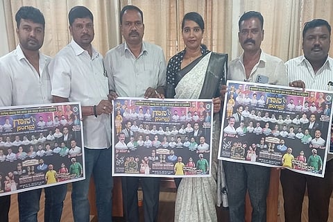  ಚಿತ್ರದುರ್ಗದಲ್ಲಿ ಸಂಗೊಳ್ಳಿ ರಾಯಣ್ಣ ಸ್ಮರಣಾರ್ಥ ಹಮ್ಮಿಕೊಂಡಿರುವ ರಾಜ್ಯ ಮಟ್ಟದ ಗಾನ ಸಂಗಮ ಕಾರ್ಯಕ್ರಮದ ಭಿತ್ತಿಪತ್ರವನ್ನು ಸೋಮವಾರ ಬಿಡುಗಡೆ ಮಾಡಲಾಯಿತು. ಕವಿತಾ, ಟಿ. ಆನಂದ್, ಎಂ.ಟಿ. ಪ್ರವೀಣ್‌ಕುಮಾರ್, ರಾಘವೇಂದ್ರ, ದೇವರತ್ನ ಮಂಜುನಾಥ್, ಪ್ರಭು ಇತರರು ಇದ್ದರು.