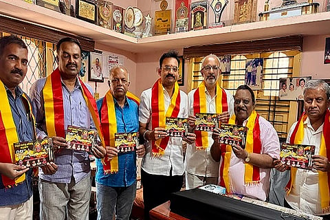  ಜಿಲ್ಲಾ ಕನ್ನಡ ಸಾಹಿತ್ಯ ಸಮ್ಮೇಳನದ ಆಹ್ವಾನ ಪತ್ರಿಕೆಯನ್ನು ಚಿತ್ರದುರ್ಗದಲ್ಲಿ ಗುರುವಾರ ಸಾಹಿತಿ ಬಿ.ಎಲ್.ವೇಣು ಅವರು ಅನಾವ ರಣಗೊಳಿಸಿದರು. ಎಂ.ಕೆ.ತಾಜ್‌ಪೀರ್,ಕೆ.ಎA.ಶಿವಸ್ವಾಮಿ,ವಿ.ಎಲ್.ಪ್ರಶಾAತ್,ವಿ.ಶ್ರೀನಿವಾಸ ಮಳಲಿ, ಆರ್.ಮಹಾಂತೇಶ್,ಸಿ.ಎA. ಚಂದ್ರಶೇಖರ್,ಡಿ.ಗೋಪಾಲಸ್ವಾಮಿ ನಾಯಕ ಇದ್ದರು.