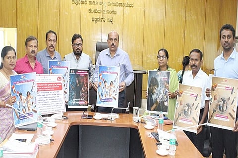  ಚಿತ್ರದುರ್ಗದಲ್ಲಿ ಬುಧವಾರ ಜಿಲ್ಲಾ ತಂಬಾಕು ನಿಯಂತ್ರಣ ಕೋಶದ ತ್ರೆÊ ಮಾಸಿಕ ಸಮನ್ವಯ ಸಮಿತಿ ಪ್ರಗತಿ ಪರಿಶೀಲನಾ ಸಭೆಯಲ್ಲಿ  ವಿಶ್ವ ತಂಬಾಕು ರಹಿತ ದಿನದ ಪೋಸ್ಟರ್‌ಗಳನ್ನು ಡಿಸಿ ಟಿ. ವೆಂಕಟೇಶ್ ಬಿಡುಗಡೆ ಮಾಡಿದರು. ರಾಜ್ಯ ತಂಬಾಕು ನಿಯಂತ್ರಣ ಕೋಶದ ವಿ ಭಾಗೀಯ ಸಂಯೋಜಕ ಮಹಂತೇಶ್‌ಉಳ್ಳಾಗಡ್ಡಿ, ಬಿ.ಎಂ. ಪ್ರಭುದೇವ, ಡಿಎಚ್‌ಒ ಡಾ. ಎನ್. ಕಾಶಿ, ಡಾ.ಡಿ.ಎಂ. ಅಭಿನವ್, ಡಾ. ಬಿ.ವಿ. ಗಿರೀಶ್, ರೇಷ್ಮಾಹಾನಗಲ್, ಎಸ್.ಲಕ್ಷಿ÷್ಮÃ ಇತರರು ಇದ್ದರು.