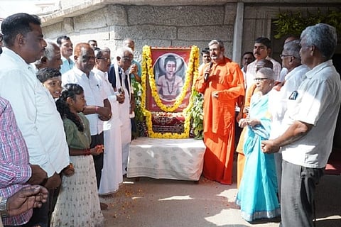  ಚಿತ್ರದುರ್ಗ ಮುರುಘಾಮಠದಲ್ಲಿ ಶುಕ್ರವಾರ ಆಯೋಜಿಸಿದ್ದ ಶಿವ ಶರಣ ಶಿವನಾಗಮಯ್ಯ ಜಯಂತ್ಯುತ್ಸವದಲ್ಲಿ ಡಾ. ಬಸವಕುಮಾರ ಸ್ವಾಮೀಜಿ, ಆರ್. ತಿಪ್ಪೇಸ್ವಾಮಿ, ಶ್ರೀ ಗೋವಿಂದ ಸ್ವಾಮಿ, ಡಾ.ಎಲ್.ಈಶ್ವರಪ್ಪ ಇತರರು ಇದ್ದರು.