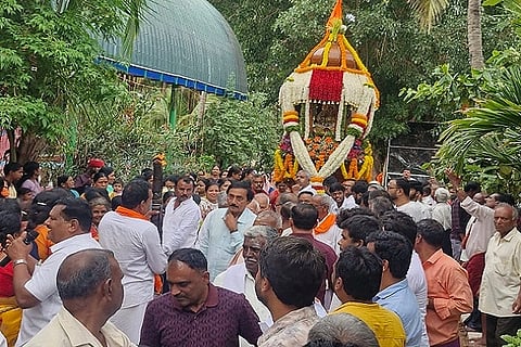  ಚಿತ್ರದುರ್ಗದ ಶ್ರೀ ಶಾಂತಾರಾಮ ತೀರ್ಥಾಶ್ರಮದಲ್ಲಿ ಶ್ರೀ ಶಾಂತಾವಧೂತರ, ರಾಜಯೋಗಿಸ್ವಾಮಿ ರಾಮತೀರ್ಥರ ರಥೋತ್ಸವ ಸಾವಿರಾರು ಭಕ್ತರ ಸಮ್ಮುಖದಲ್ಲಿ ಸೋಮವಾರ ಅದ್ದೂರಿಯಾಗಿ ನೆರವೇರಿತು.