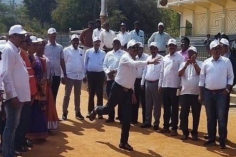 ಚಿತ್ರದುರ್ಗದಲ್ಲಿ ಸೋಮವಾರ ಆಯೋಜಿಸಿದ್ದ ಹಿರಿಯ ಪ್ರಾಥಮಿಕ ಮತ್ತು ಪ್ರೌಢಶಾಲೆಗಳ ಅಂಗವಿಕಲ ಮಕ್ಕಳ ಜಿಲ್ಲಾ ಮಟ್ಟದ ಕ್ರೀಡಾಕೂಟವನ್ನು ಡಿಡಿಪಿಐ ಎಂ.ಆರ್. ಮಂಜುನಾಥ್ ಉದ್ಘಾಟಿಸಿದರು. ಮಹಂತೇಶ್, ಎಂ.ಕೆ. ಅನಂತರೆಡ್ಡಿ, ಮಜಹರ್‌ವುಲ್ಲಾ, ಗುರುಮೂರ್ತಿ, ಸುರೇಶ್ ಇತರರು ಇದ್ದರು.