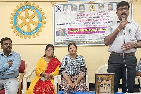 ಚಿತ್ರದುರ್ಗದಲ್ಲಿ ಶನಿವಾರ ಆಯೋಜಿಸಿದ್ದ ಮಕ್ಕಳ ಕಲಾ ಪ್ರತಿಭೆ ಕಾರ್ಯಕ್ರಮದಲ್ಲಿ ತಾಪಂ ಇಒ ವೈ. ರವಕುಮಾರ್, ವೀಣಾ, ಎಸ್. ಸಿದ್ದರಾಜು, ಡಿ. ಕುಮಾರ್, ಪಾವನ, ಕೆ. ಪವಿತ್ರಾ ಇತರರು ಇದ್ದರು.