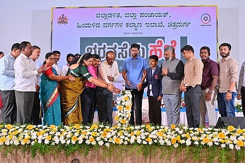  ಚಿತ್ರದುರ್ಗದಲ್ಲಿ ಶನಿವಾರ ಆಯೋಜಿಸಿದ್ದ ಭರವಸೆಯ ಹೆಜ್ಜೆ ಕಾರ್ಯಕ್ರಮದಲ್ಲಿ ಹಿಂದುಳಿದ ವರ್ಗಗಳ ಕಲ್ಯಾಣ ಇಲಾಖೆ ಆಯುಕ್ತ ಕೆ.ಎ. ದಯಾನಂದ, ಬಿ.ಟಿ. ಕುಮಾರಸ್ವಾಮಿ, ಕೆ.ಜೆ. ಕಾಂತರಾಜ್, ಪುಷ್ಪಲತಾ ಭಾವಿಮಠ, ಸಮನ್ವಯ ಕಾಶಿ ಇತರರು ಇದ್ದರು.
