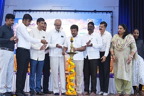 ಚಿತ್ರದುರ್ಗದಲ್ಲಿ ಶನಿವಾರ ಆಯೋಜಿಸಿದ್ದ ಭೀಮಗಾಯನ ಕಾರ್ಯಕ್ರಮವನ್ನು ಜಿಲ್ಲಾ ಗ್ಯಾರಂಟಿ ಅನುಷ್ಠಾನ ಪ್ರಾಽಕಾರದ ಅಧ್ಯಕ್ಷ ಆರ್. ಶಿವಣ್ಣ ಗಂಜಿಕಟ್ಟೆ ಉದ್ಘಾಟಿಸಿದರು. ಎಂ.ಕೆ. ತಾಜ್‌ಪೀರ್, ಡಿ.ಎನ್. ಮೈಲಾರಪ್ಪ, ಬಿ.ವಿ. ತುಕರಾಂರಾವ್, ಮಲ್ಲಿಕಾರ್ಜುನ, ದಿವಾಕರ್, ಪುಷ್ಪಲತಾ ಭಾವಿಮಠ, ಶಿದ್ರಾಮ ಮಾರಿಹಾಳ, ಭರತ್ ಎಂ. ಕಾಳಿಸಿಂಗೆ, ಗೋವಿಂದರಾಜು, ರೇಖಾ,ಅನಿಲ ಬಗಟಿ ಮತ್ತಿತರರರು ಇದ್ದರು.