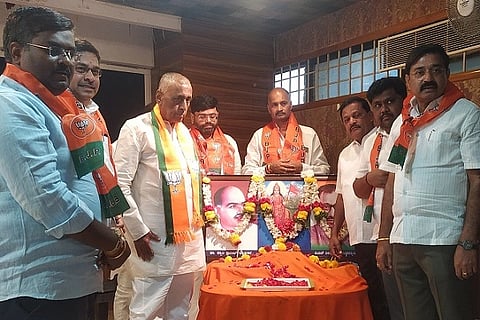  ಭಾರತೀಯ ಜನತಾ ಪಕ್ಷದಿಂದ ಚಿತ್ರದುರ್ಗದಲ್ಲಿ ಶನಿವಾರ ಆಯೋಜಿಸಿದ್ದ ವಿಬಿ ರಾಮ್ ಜಿ ಕುರಿತ ಜಾಗೃತಿ ಕಾರ್ಯಕ್ರಮದಲ್ಲಿ ಮಾಜಿ ಶಾಸಕ ಜಿ.ಎಚ್. ತಿಪ್ಪಾರೆಡ್ಡಿ, ಎಂಎಲ್‌ಸಿ ಕೆ.ಎಸ್. ನವೀನ್, ಕೆ.ಟಿ. ಕುಮಾರಸ್ವಾಮಿ, ಎ. ಮುರುಳಿ, ಎನ್.ಆರ್. ಲಕ್ಷಿ÷್ಮÃಕಾಂತ್, ವೆಂಕಟೇಶ್ ಯಾದವ್, ಅನಿಲ್, ಡಾ. ಮಂಜುನಾಥ್, ಮುರಾರ್ಜಿ, ಮಾಧುರಿ ಗಿರೀಶ್, ಮೋಹನ್‌ಕುಮಾರ್, ನಾಗರಾಜ್‌ಬೇದ್ರೆ ಇತರರು ಇದ್ದರು.